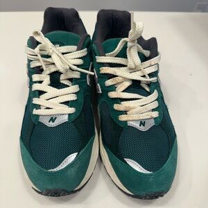 New Balance Green and Cream Sneakers